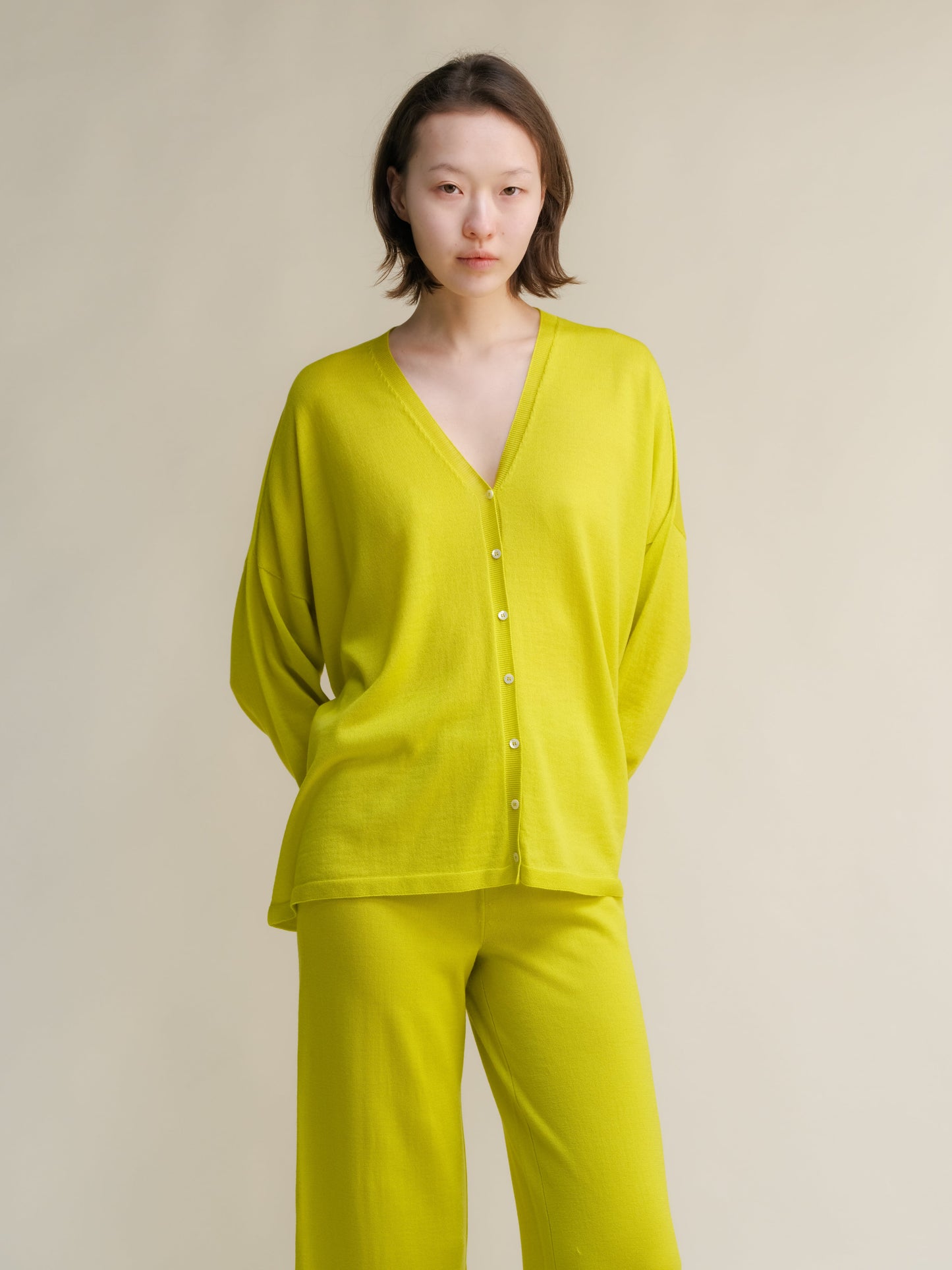 Extra Fine Merino Wool Oversized V-Neck Cardigan
(3D-Knit)