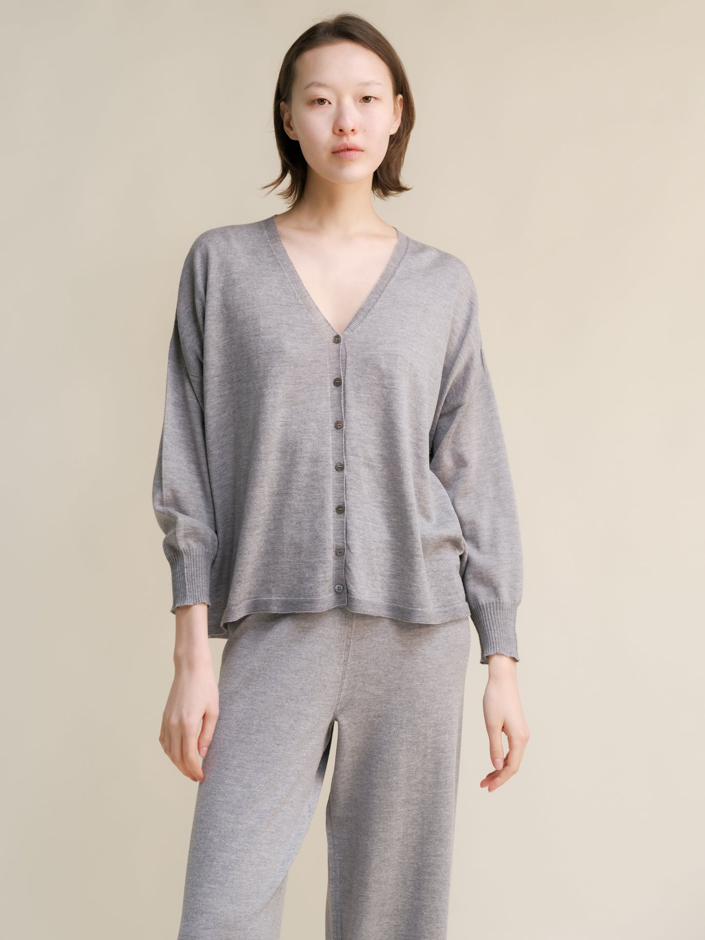 Extra Fine Merino Wool Oversized V-Neck Cardigan
(3D-Knit)