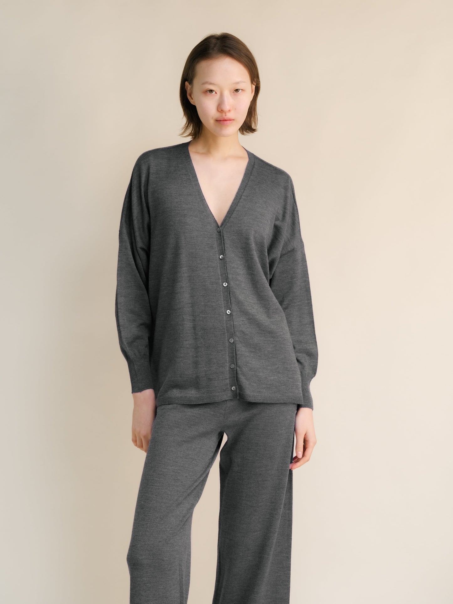 Extra Fine Merino Wool Oversized V-Neck Cardigan
(3D-Knit)