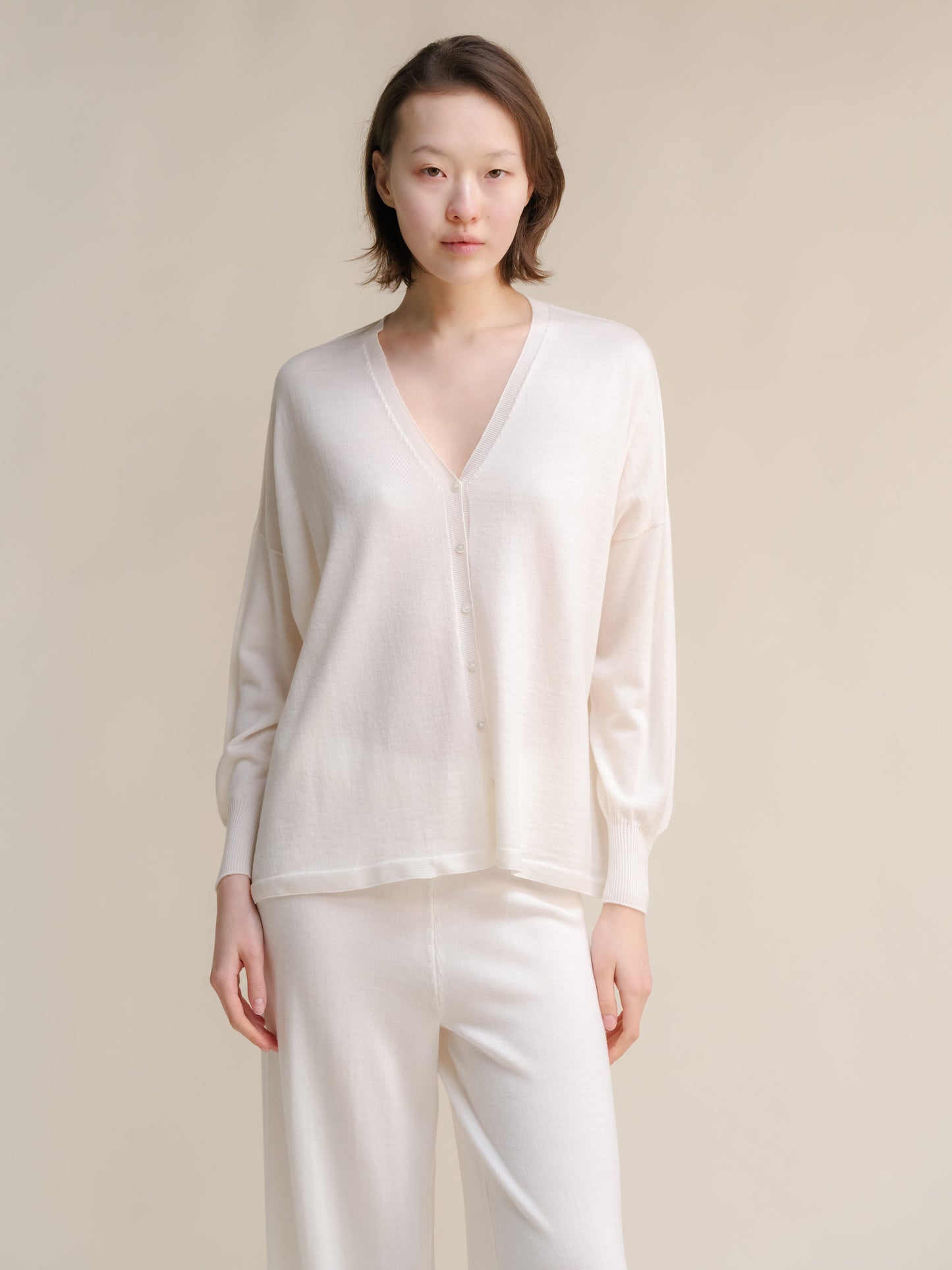 Extra Fine Merino Wool Oversized V-Neck Cardigan
(3D-Knit)