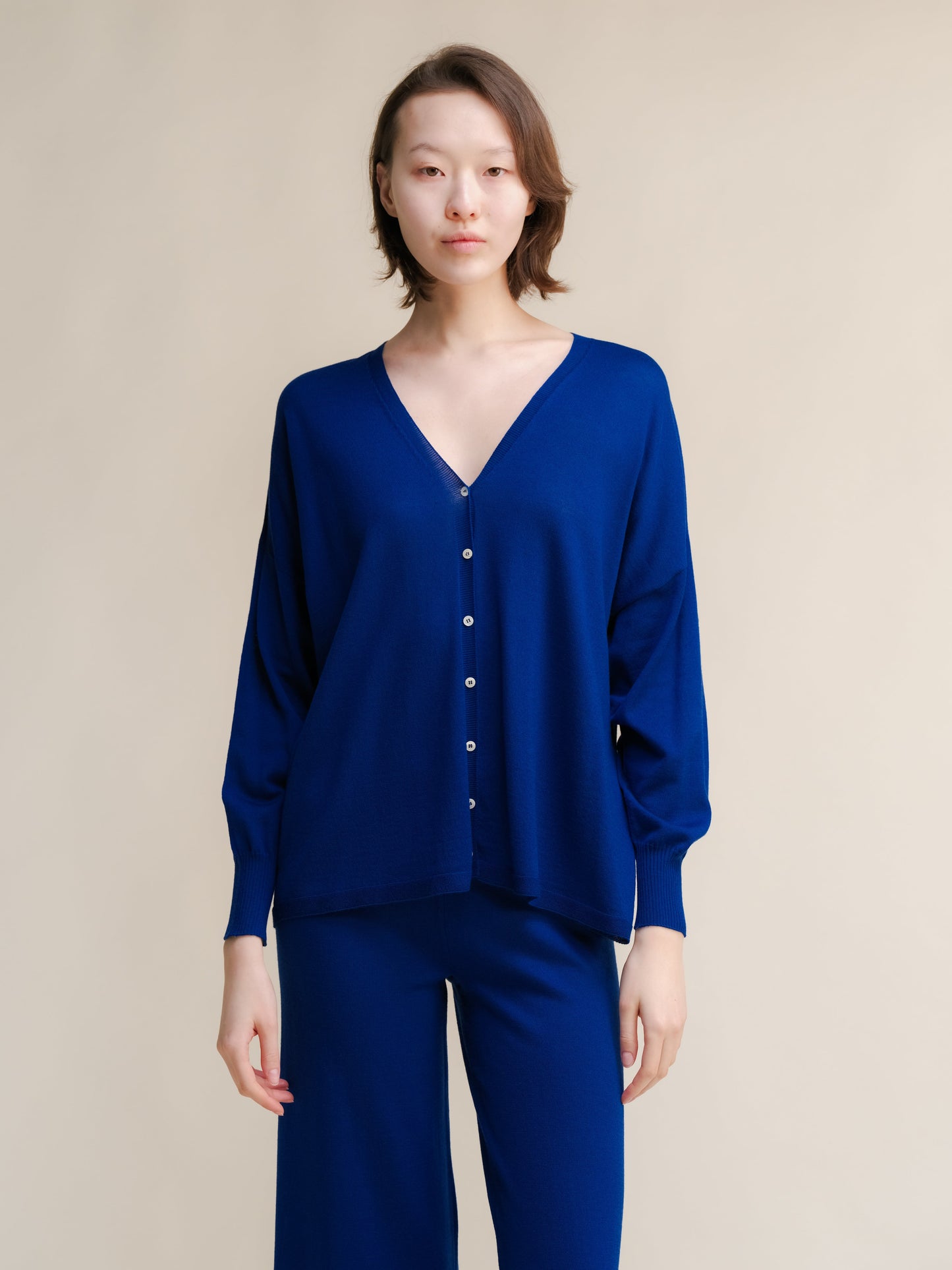 Extra Fine Merino Wool Oversized V-Neck Cardigan
(3D-Knit)