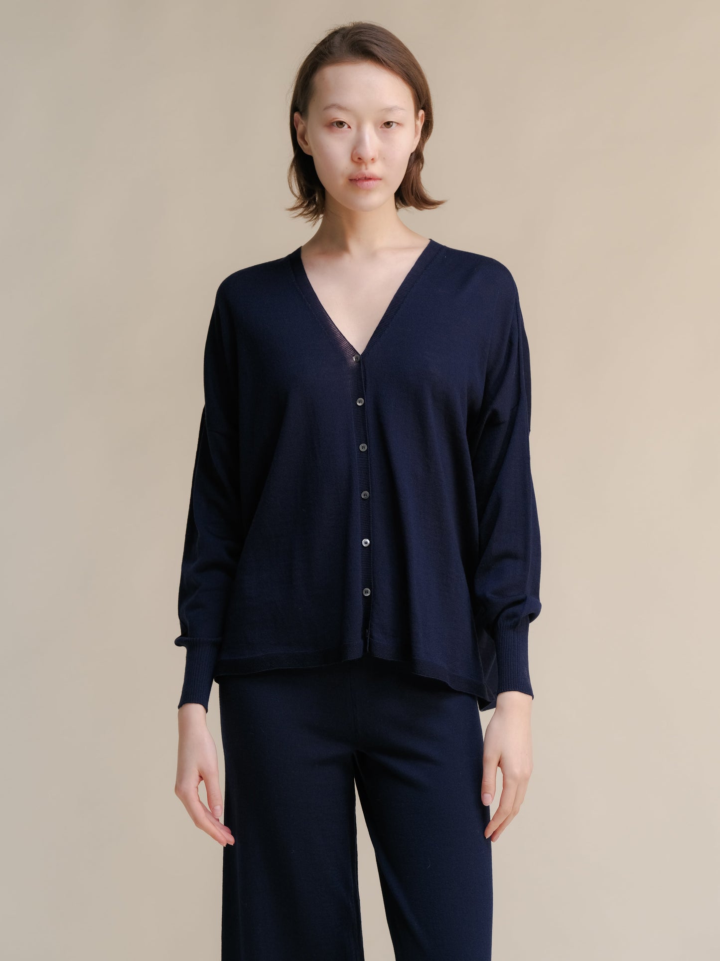 Extra Fine Merino Wool Oversized V-Neck Cardigan
(3D-Knit)