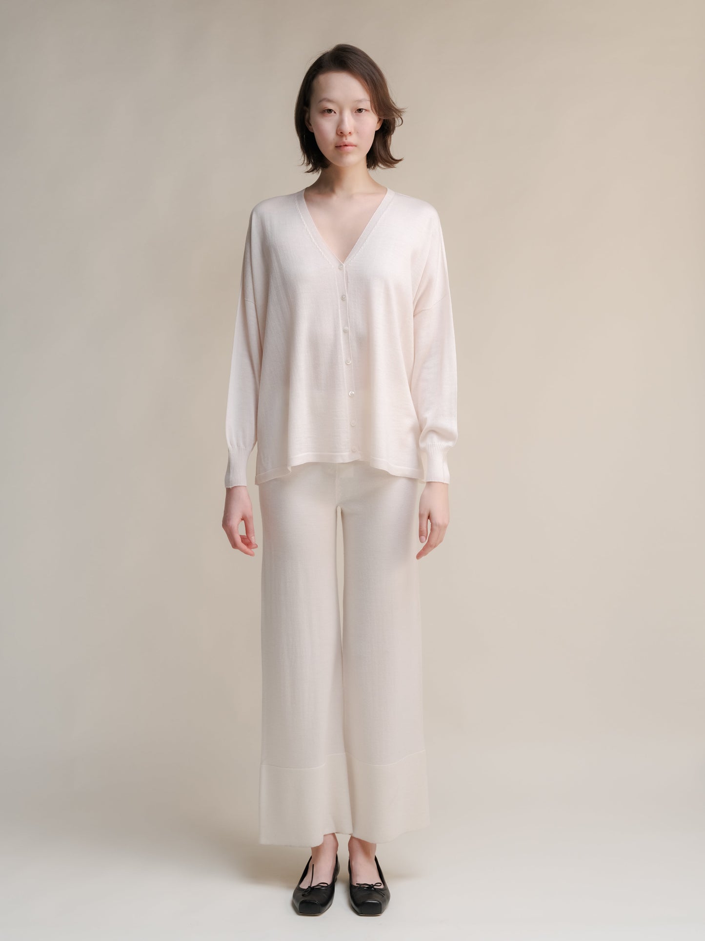Extra Fine Merino Wool Oversized V-Neck Cardigan
(3D-Knit)